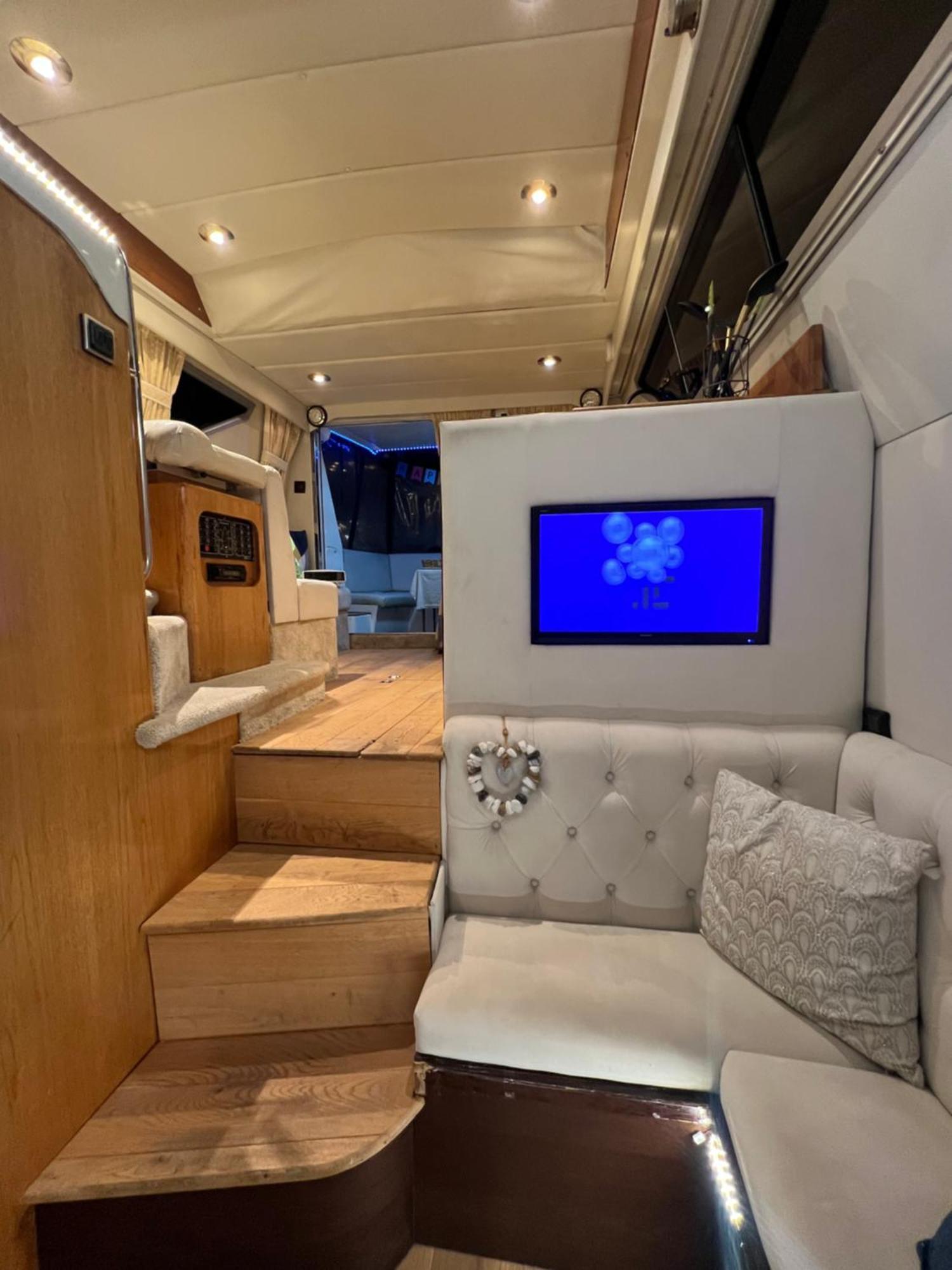 Luxury 40 Foot Yacht On 5 Star Ocean Village Marina Southampton - Minutes Away From City Centre And Cruise Terminals - Free Parking Included Exterior foto