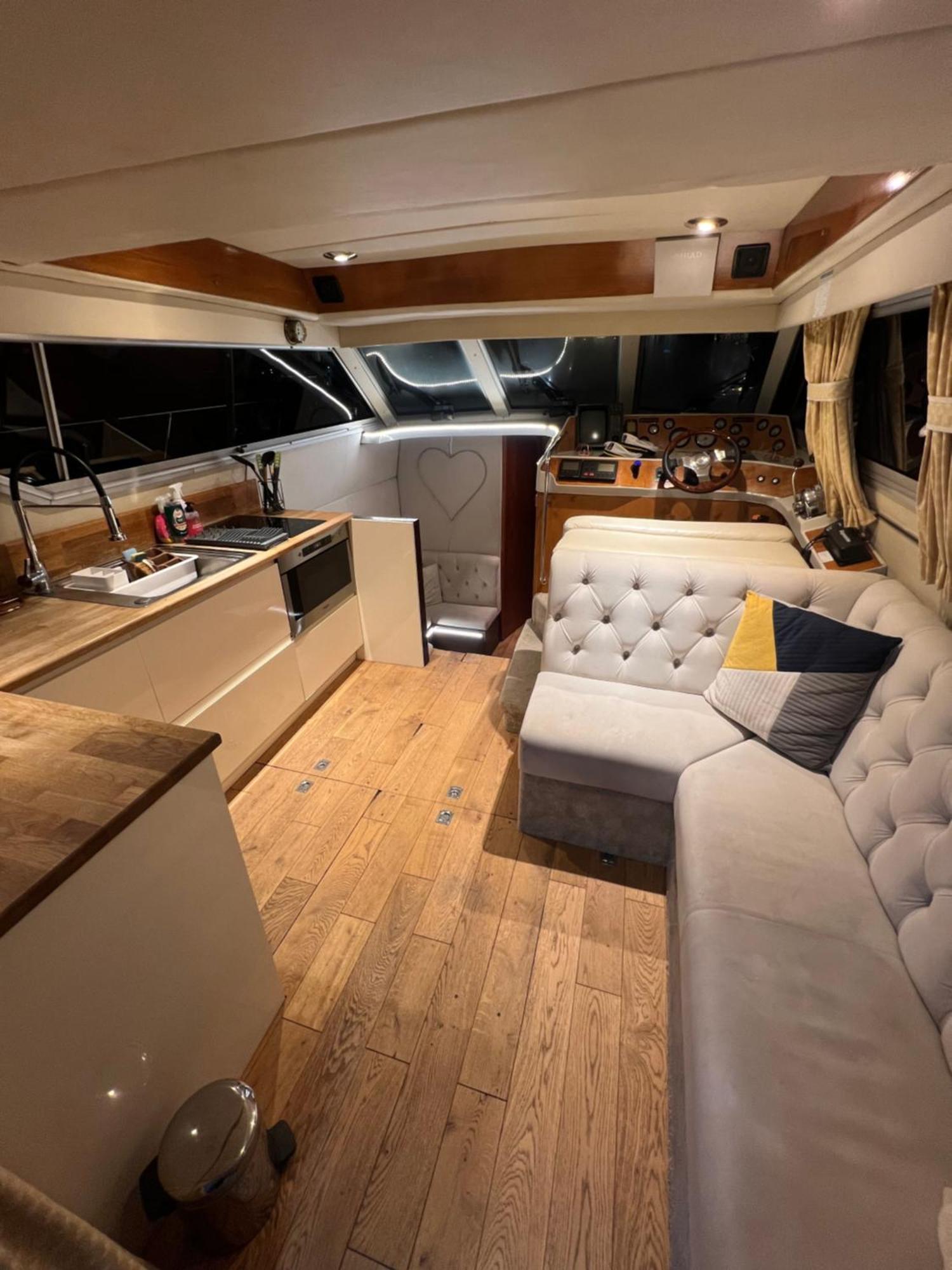 Luxury 40 Foot Yacht On 5 Star Ocean Village Marina Southampton - Minutes Away From City Centre And Cruise Terminals - Free Parking Included Exterior foto