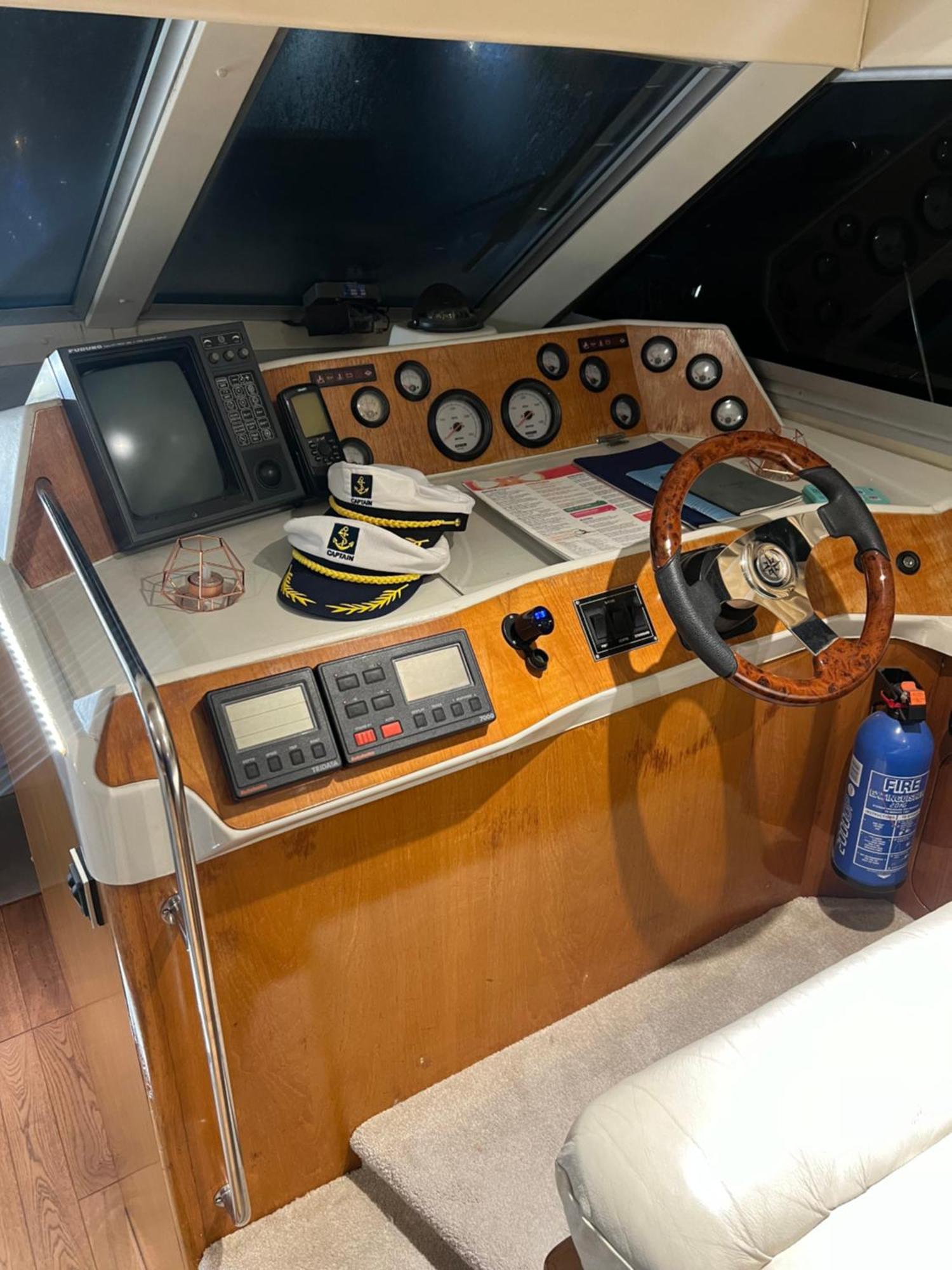 Luxury 40 Foot Yacht On 5 Star Ocean Village Marina Southampton - Minutes Away From City Centre And Cruise Terminals - Free Parking Included Exterior foto