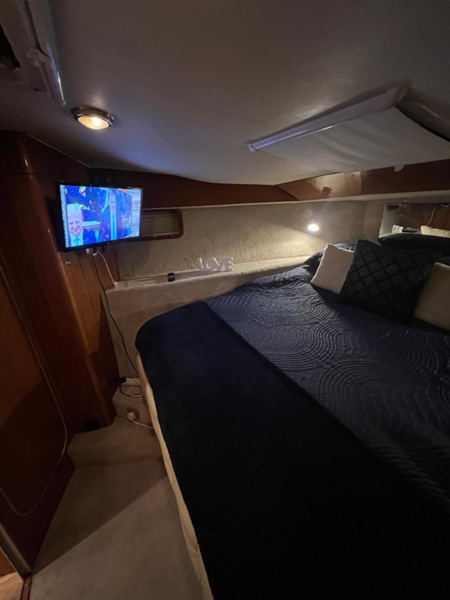 Luxury 40 Foot Yacht On 5 Star Ocean Village Marina Southampton - Minutes Away From City Centre And Cruise Terminals - Free Parking Included Exterior foto