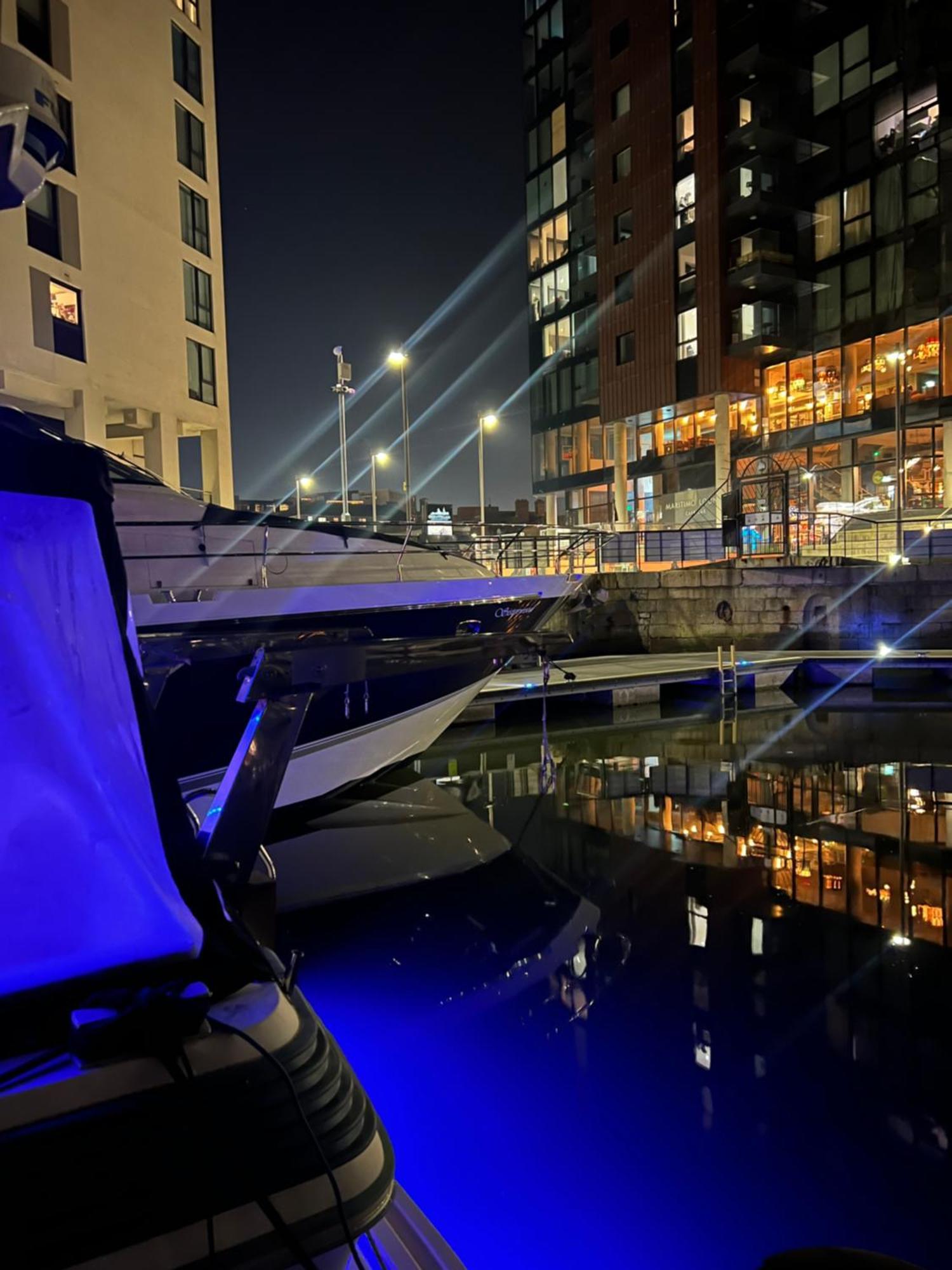 Luxury 40 Foot Yacht On 5 Star Ocean Village Marina Southampton - Minutes Away From City Centre And Cruise Terminals - Free Parking Included Exterior foto